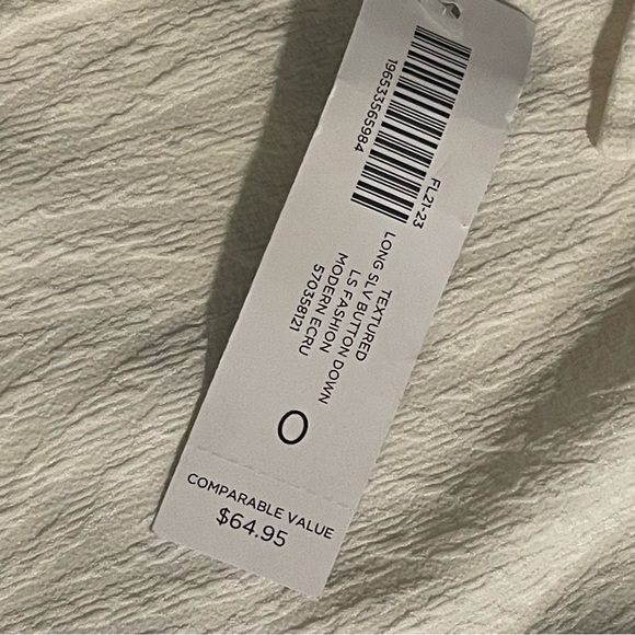 Chico’s ecru NWT button up textured long sleeve blouse. Size 0. (Small) - Picture 9 of 9